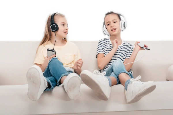 אוזניות לילדים מומלצות – הטובות ביותר לשנת 2023
