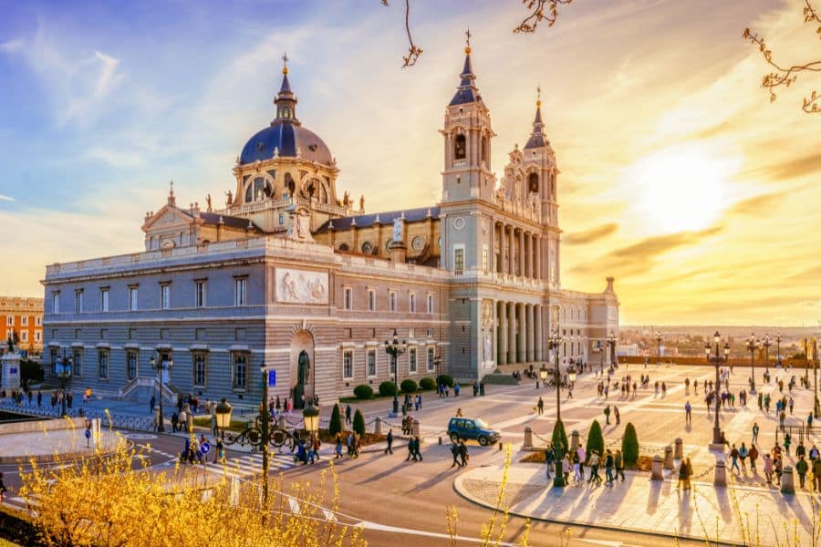 מלונות מומלצים במדריד – 5 בתי מלון במדריד הטובים ביותר לשנת 2023