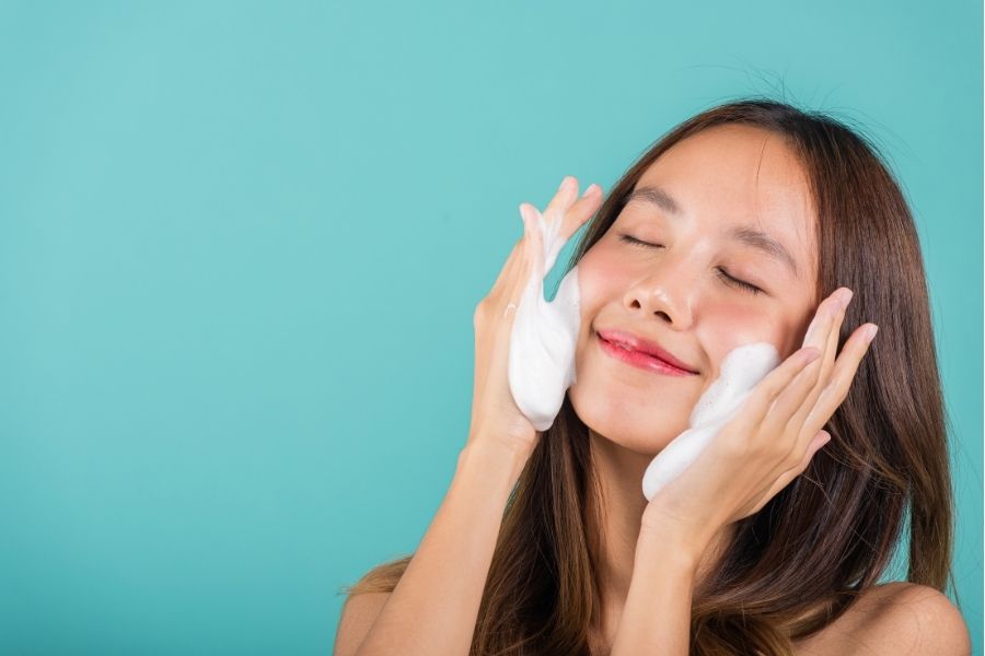 סבון פנים מומלץ – 5 הסבונים הטובים ביותר לשנת 2023